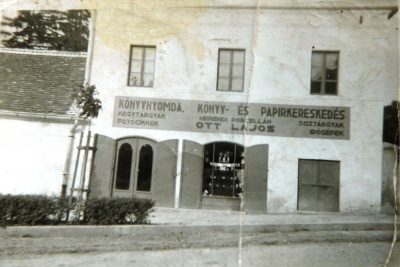 Ott Lajos kereskedése az 1940-es években.jpg