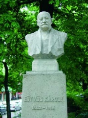 Eotvos Karoly mellszobra.JPG