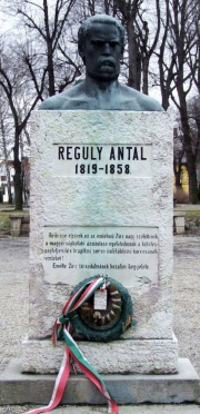 Reguly szobor.jpg