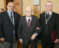 Zsolnai Jozsef (kozepen).png